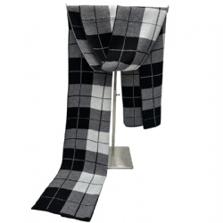 Plaid knitted scarf